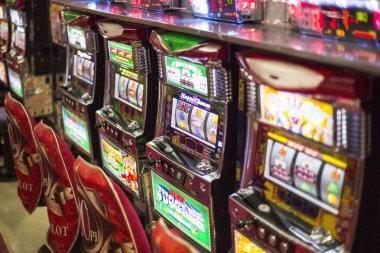 Bigger Bass Bonanza slot game interface showing fishing-themed reels and bonus symbols